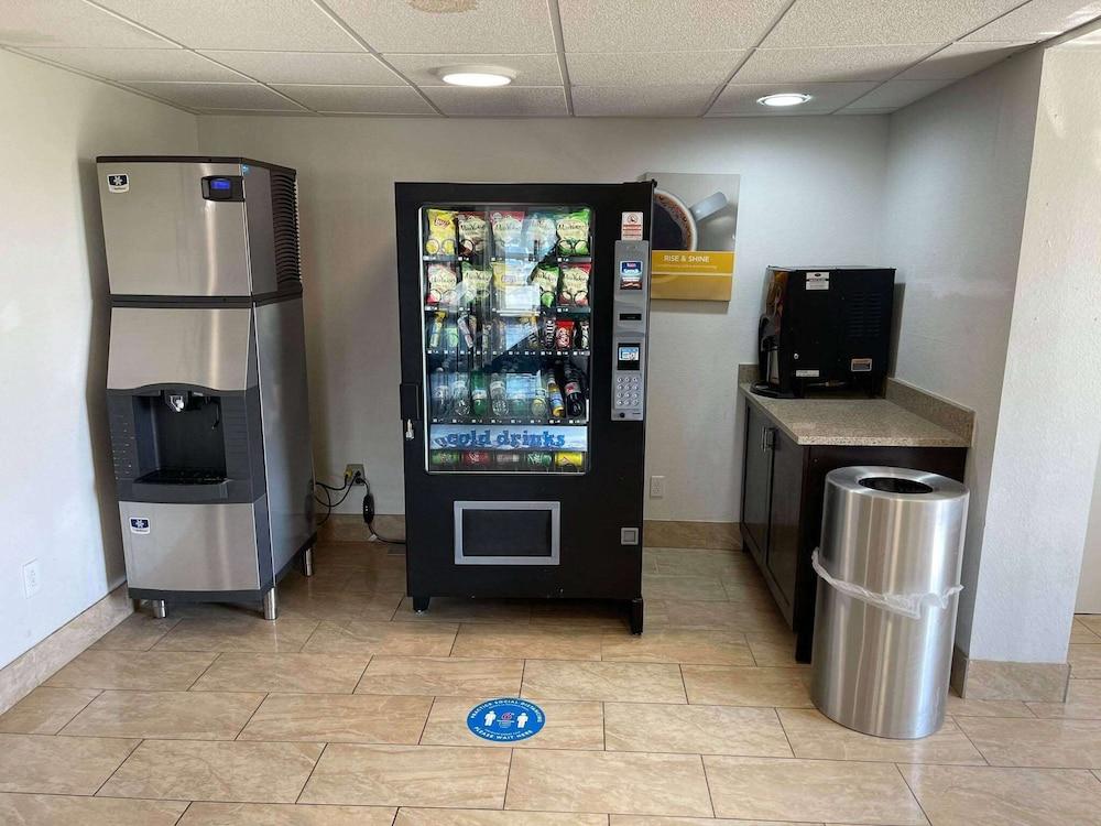 Motel 6 皮奥里亚 外观 照片